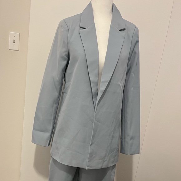 BABY BLUE OVERSIZED HIGH WAISTED SUIT - NEVER WORN - Picture 2 of 8